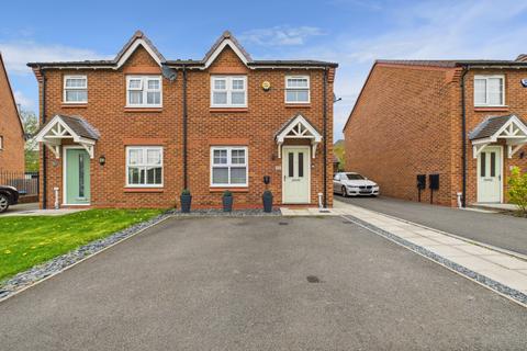 Chapman Avenue, Hyde, SK14 2AR 3 bed semi