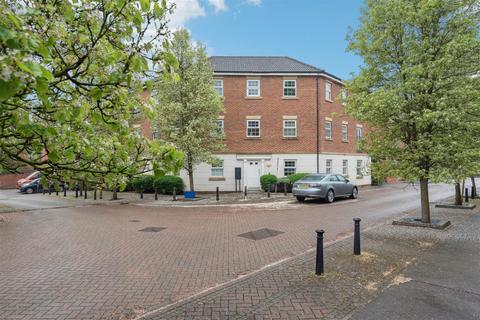 Whernside Drive, Stevenage SG1 2 bed apartment for sale
