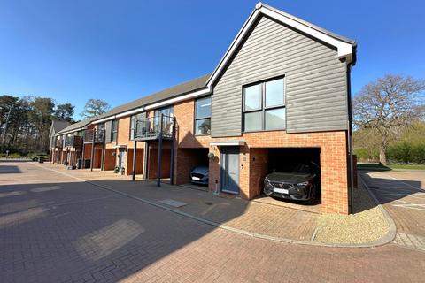 Churchill Way, Bordon, Hampshire 2 bed coach house for sale