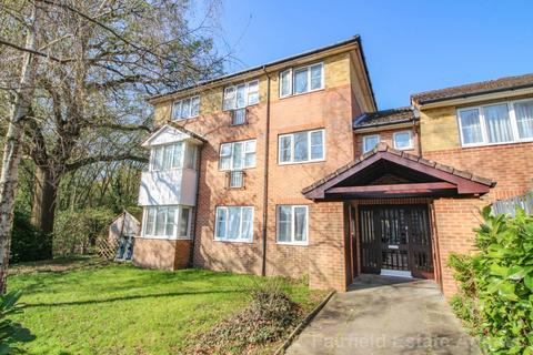 Lawrence Court, Seacroft Gardens... 2 bed flat for sale