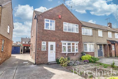 Gloucester Avenue, Chelmsford, CM2 3 bed end of terrace house for sale