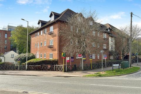 Alexandra Road, Hemel Hempstead HP2 2 bed flat for sale