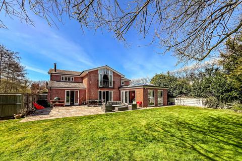 Lions Yard, Monks Eleigh IP7 4 bed detached house for sale