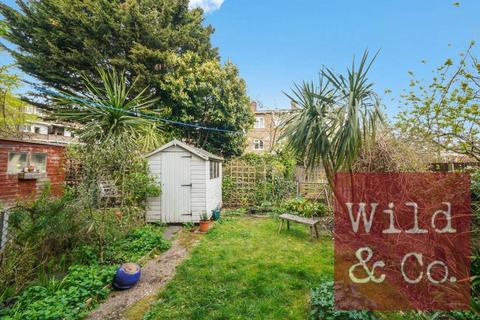 Mandalay House, Clissold Crescent... 3 bed maisonette for sale