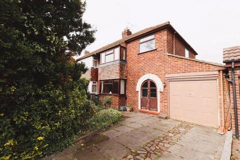 Rushgreen Road, Lymm, Warrington... 3 bed semi