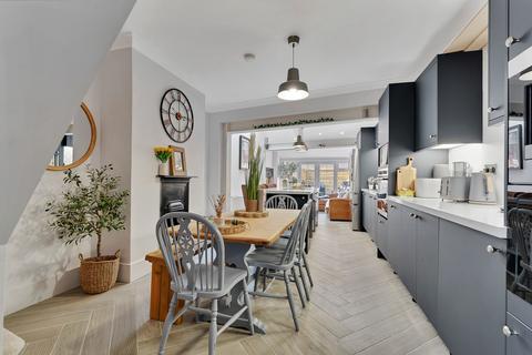 Station Road, Loughborough LE12 2 bed terraced house for sale