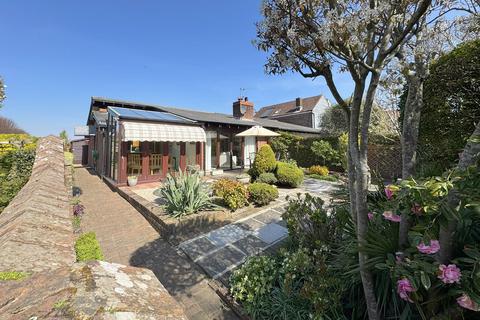 Twynham Place, Lymington SO41 3 bed semi