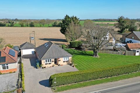 The Heath, Tattingstone, Ipswich 3 bed chalet for sale