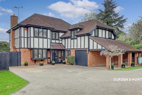 The Lindens, Loughton, IG10 5 bed detached house for sale