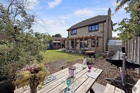 Fairbairn Avenue, Ipswich IP5 4 bed detached house for sale