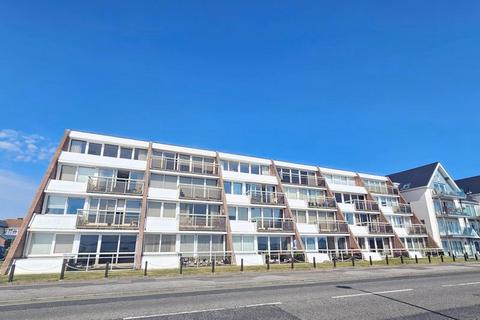 2 bedroom ground floor flat for sale