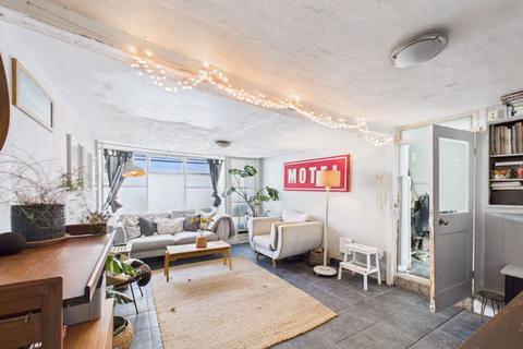 4 bed cottage