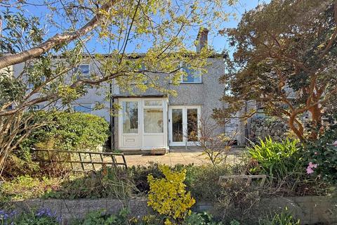 Valley Road, Llanfairfechan, Conwy, LL33 2 bed terraced house for sale