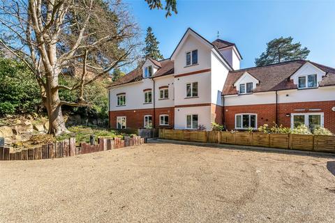 Tower Hill Road, Dorking, Surrey, RH4 2 bed flat for sale
