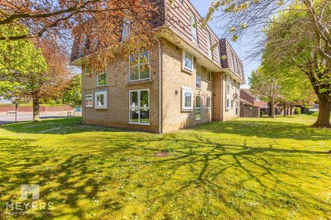 Sycamore Close, Christchurch, BH23 2 bed apartment for sale