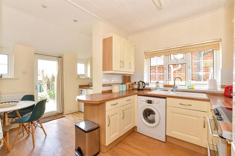 High Street, Wootton Bridge PO33 4 bed detached house for sale