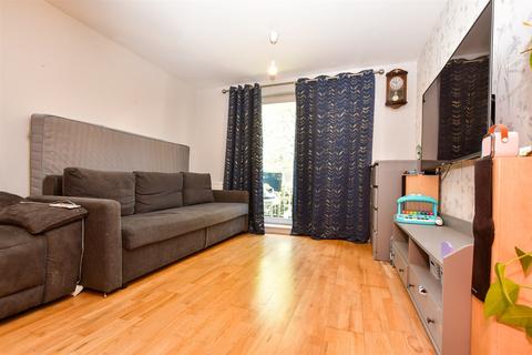 Court Bushes Road, Whyteleafe, Surrey 2 bed ground floor flat for sale