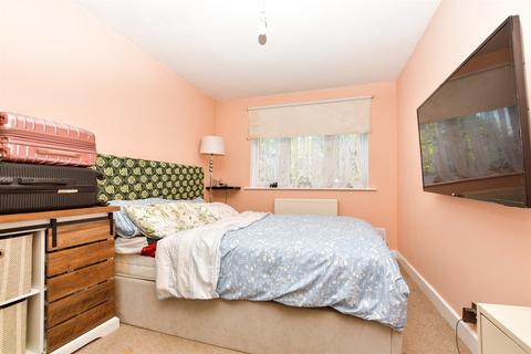 Whitegates, Whyteleafe CR3 2 bed ground floor flat for sale