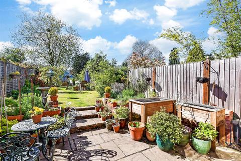 Howland Road, Marden TN12 3 bed semi