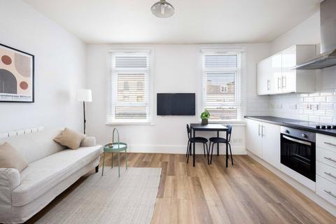 Lewisham Way, New Cross, London, SE14 1 bed flat for sale