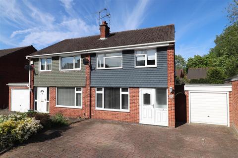 Field Close, Kenilworth 3 bed semi