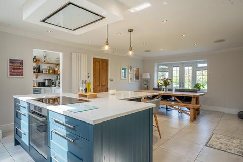 Walton, Wetherby LS23 4 bed detached house for sale