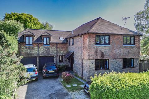 Available With No Onward Chain in... 5 bed detached house for sale