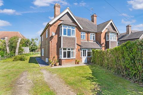 Bakers Cross, Cranbrook TN17 3 bed semi