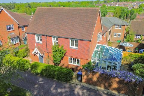 Kingfisher Drive, Haywards Heath, RH16 4 bed semi