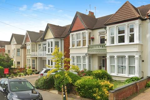 Cobham Road, Essex SS0 2 bed apartment for sale