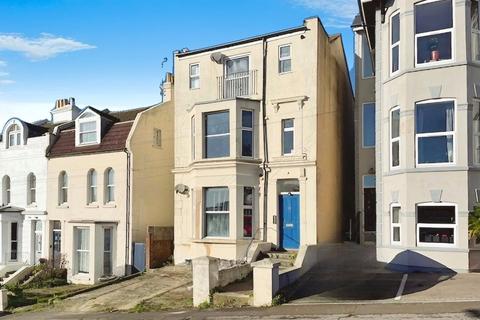 Ashburnham Road, Hastings TN35 2 bed flat for sale
