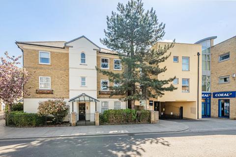 High Street, Hampton Hill TW12 2 bed flat for sale