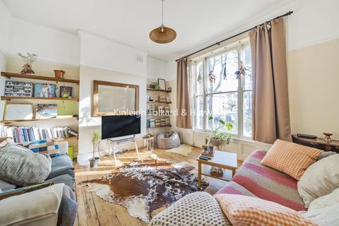 New Cross Road, New Cross, London, SE14 2 bed flat for sale