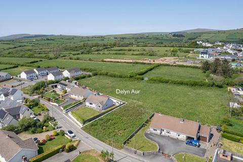 Clunderwen SA66 4 bed detached bungalow for sale
