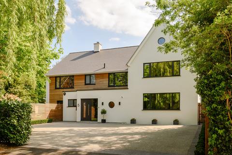 Neville Close, Esher, KT10 5 bed detached house for sale