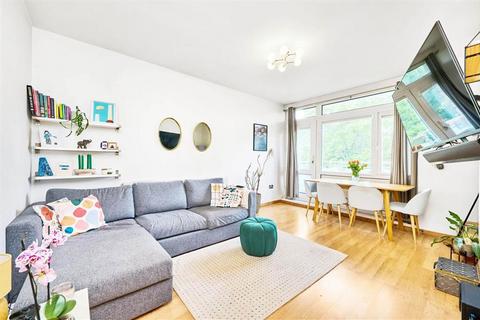Scrutton Close, London SW12 2 bed flat for sale