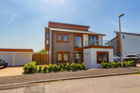 The Green, Brynna CF72 4 bed detached house for sale