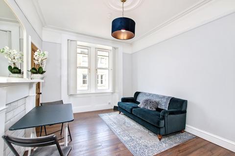31/6 Gardner's Crescent... 2 bed flat for sale