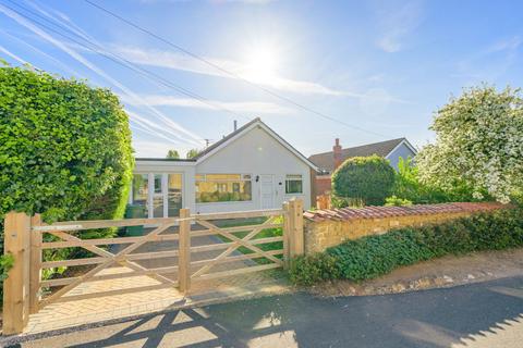 High Street, Grantham NG32 3 bed detached bungalow for sale