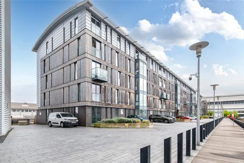 Dock Head Road, Chatham, Kent, ME4 2 bed flat for sale