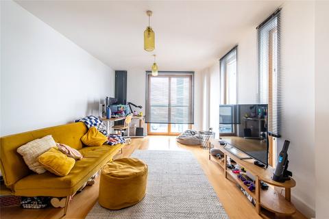 Dock Head Road, Chatham, Kent, ME4 2 bed flat for sale