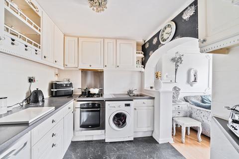 Amberley Way, Romford RM7 3 bed end of terrace house for sale