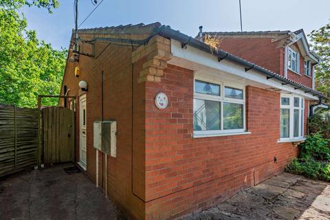 Frensham Drive, Nuneaton, CV10 2 bed semi