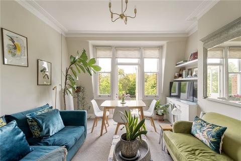 Prince of Wales Drive, London, SW11 2 bed apartment for sale