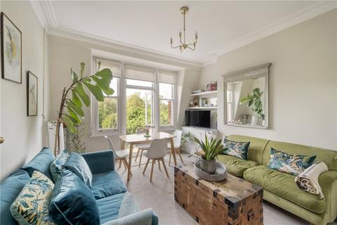 Prince of Wales Drive, London, SW11 2 bed apartment for sale
