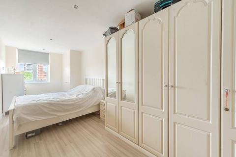 Station Road, Harrow, HA1 3 bed flat for sale