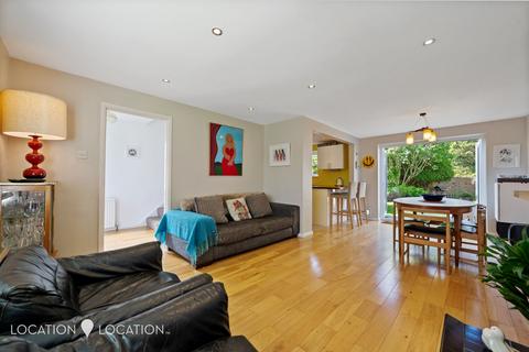 Beaconsfield Road, London, N11 3 bed semi