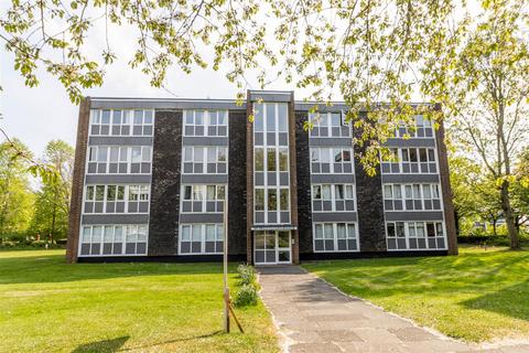 Tweedmouth Court, Newcastle Upon Tyne 2 bed flat for sale