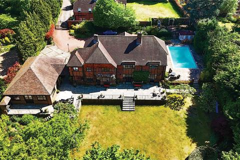 Carrick Lane, Hampshire GU46 5 bed detached house for sale