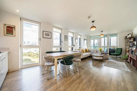 Telegraph Avenue, London SE10 2 bed flat for sale